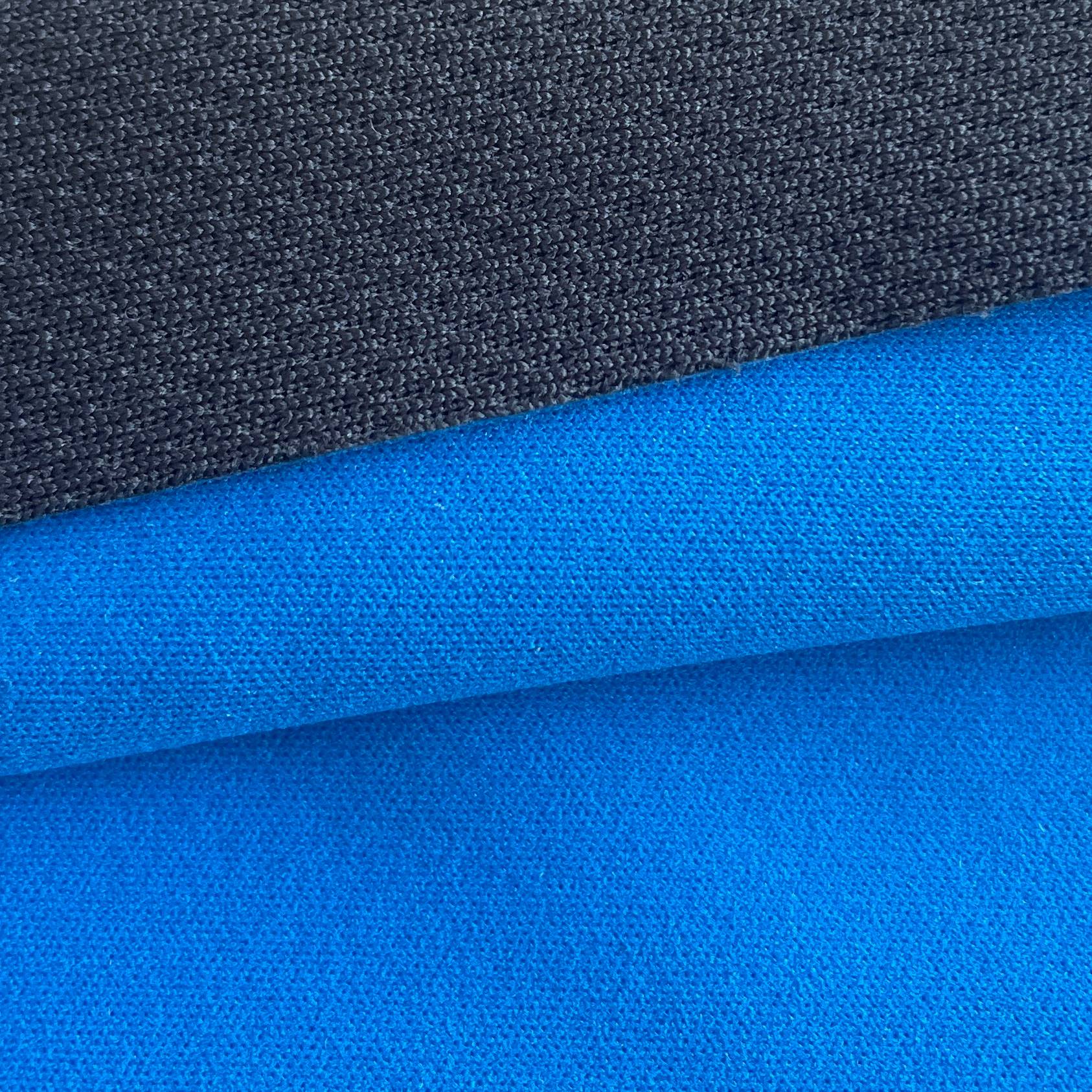 探索时尚环保服饰：100% 再生聚酯纤维