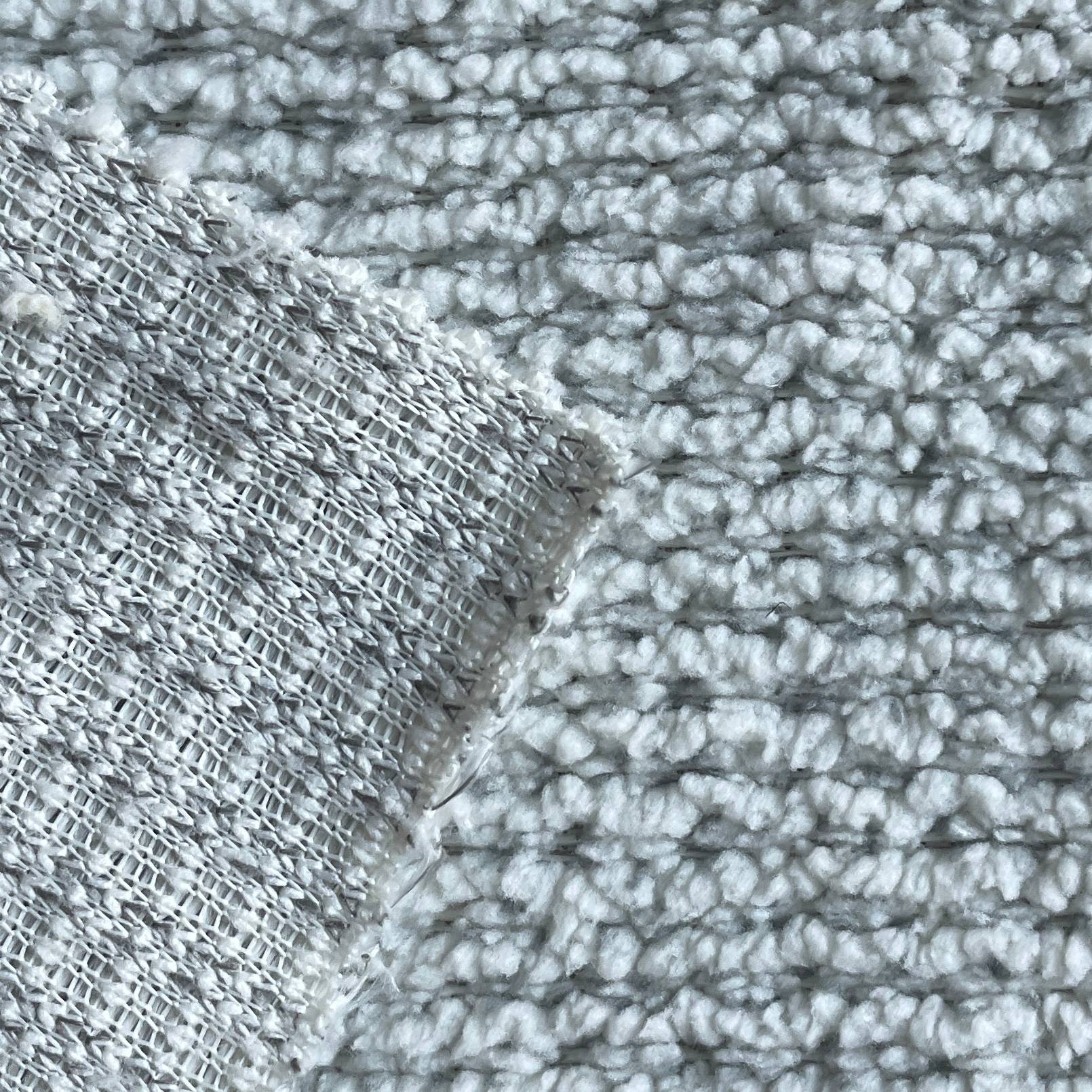 体验 100% 聚酯纤维混纺超细抓绒面料的舒适感